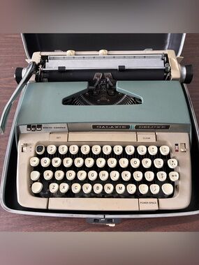 Smith Corona Galaxie II Deluxe Vintage Typewriter in Seafoam Aqua Green
